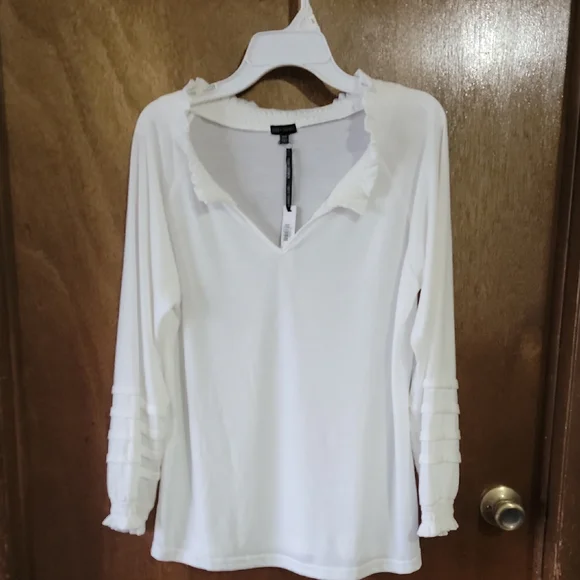 Coco + Carmen Cream Ruffle V-Neck Long Sleeve Top - Picture 1 of 8